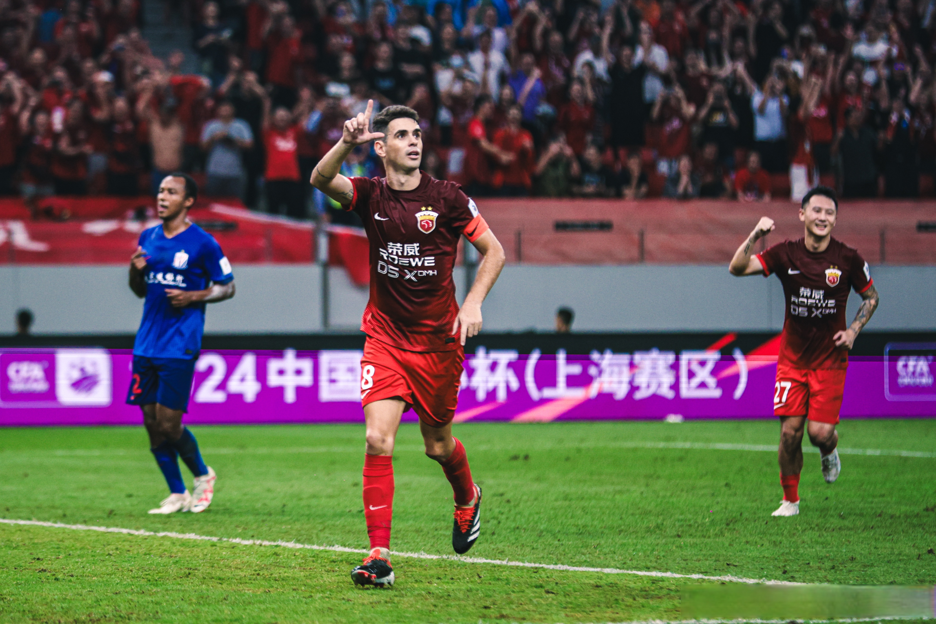 包含国际比赛日斯图加特备战欧冠，伤情更新细节曝光，信心回归，年轻球员得到机会的词条